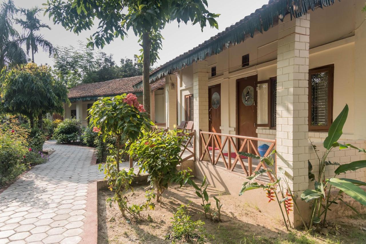 Eden Jungle Resort Sauraha Exterior photo